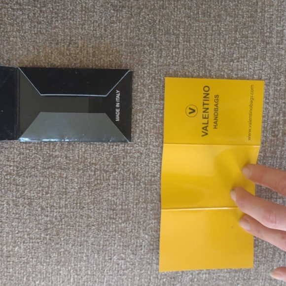 Valentino Leather large purse, beautiful bag! Original tags. Suede sides & inner - Picture 13 of 17